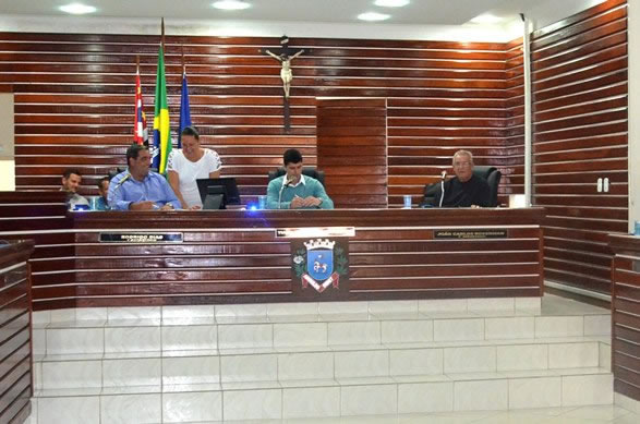 Imagem da notícia: Câmara aprova mudanças no orçamento e define Sessão Solene