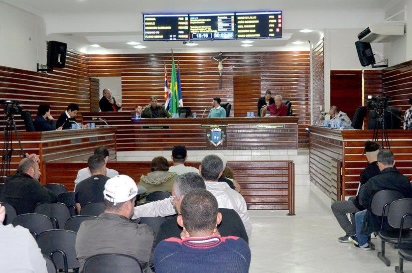 Imagem da notícia: Câmara aprova nova lei e realiza 50 indicações ao Executivo