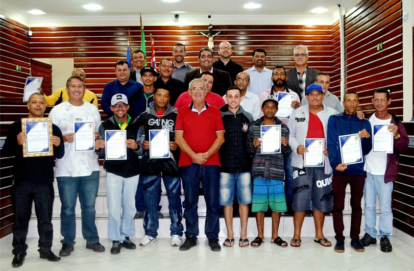 Imagem da notícia: 	Câmara aprova projetos e requerimentos na Sessão desta segunda-feira (04)	