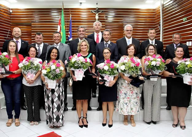 Imagem da notícia: Câmara Municipal homenageia mulheres em sessão solene