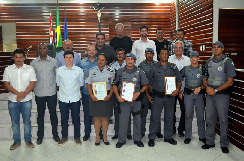 Imagem da notícia: Vereadores homenageiam Polícia Militar durante sessão