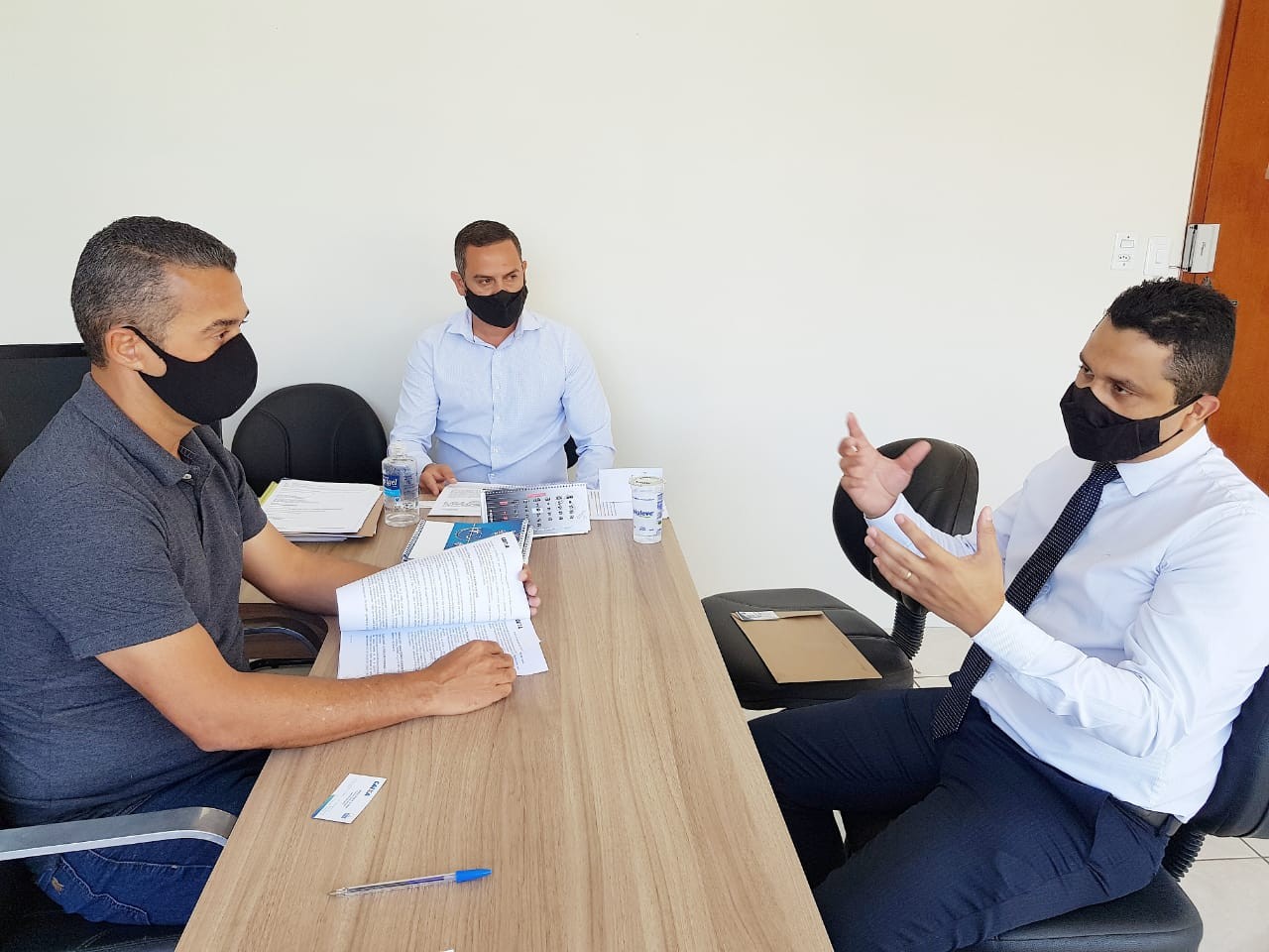 Imagem da notícia: Presidente da Câmara recebe visita do Gerente Geral da Caixa Econômica Federal de Itanhaém