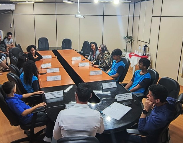 Imagem da notícia: VEREADORES MIRINS VISITAM GABINETE DO PREFEITO TIAGO CERVANTES